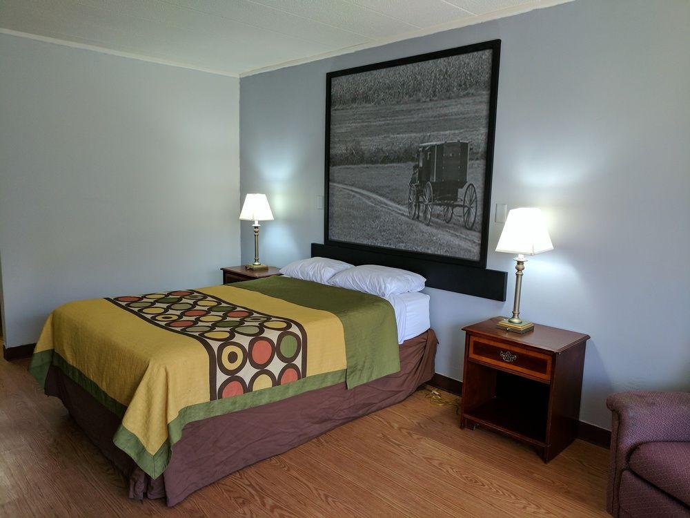 Sprucewood Inn Элирия Экстерьер фото
