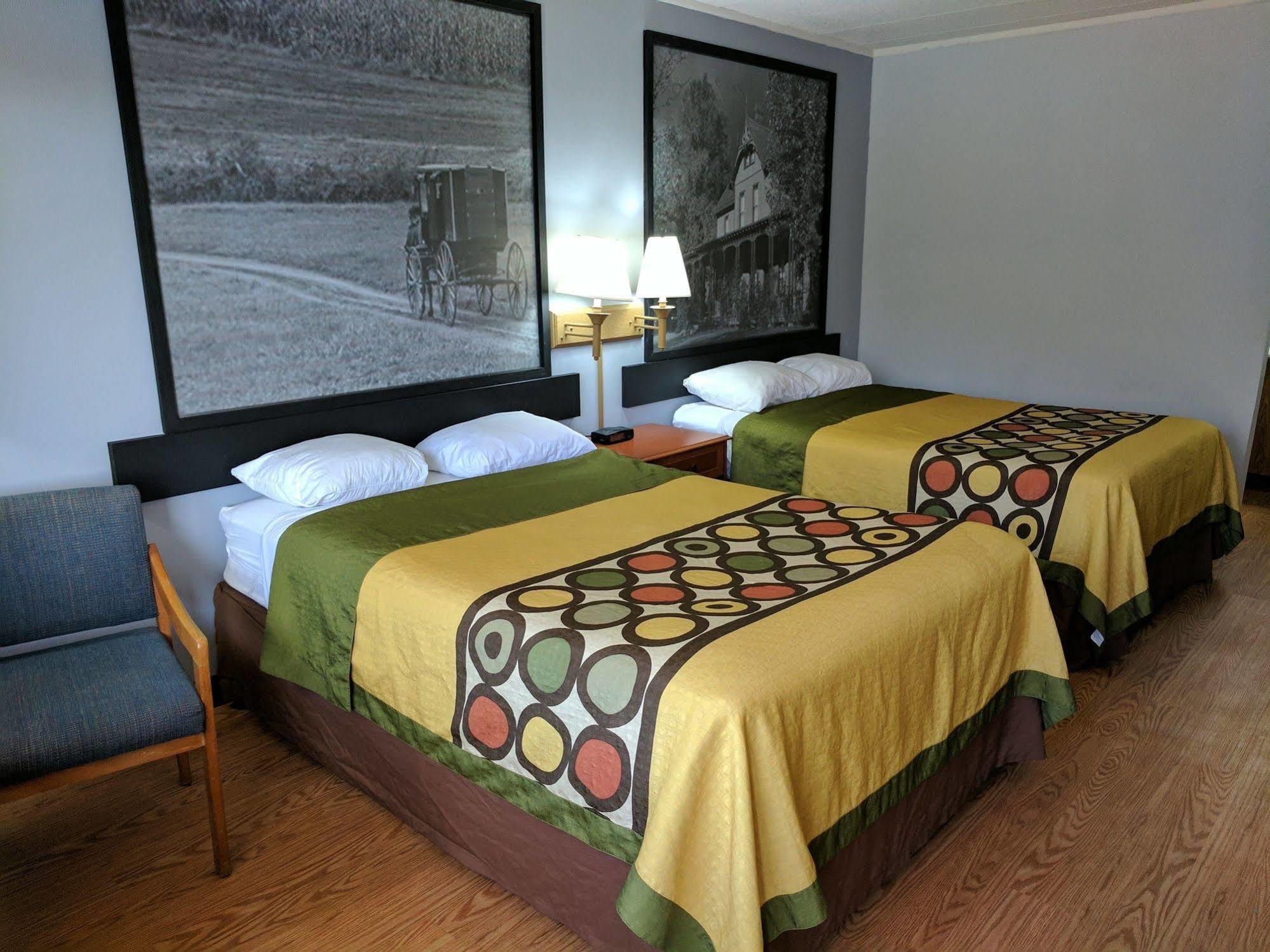 Sprucewood Inn Элирия Экстерьер фото