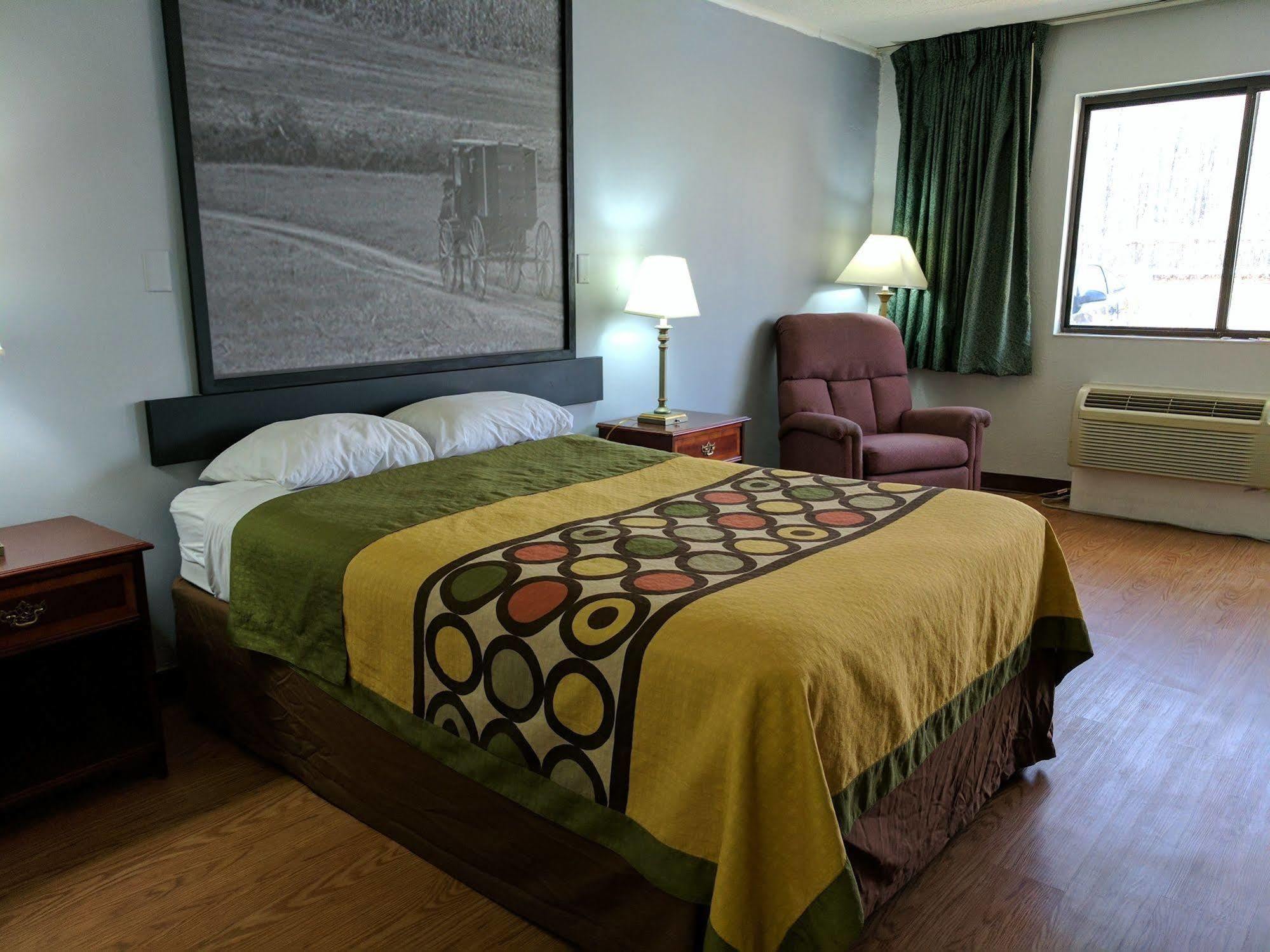 Sprucewood Inn Элирия Экстерьер фото