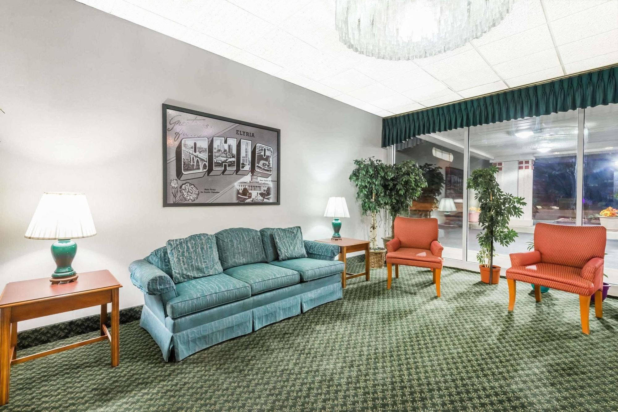 Sprucewood Inn Элирия Экстерьер фото